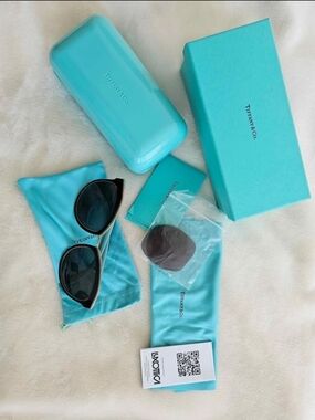 Tiffany & Co. Cat-Eye Sunglasses in Signature Tiffany Blue
